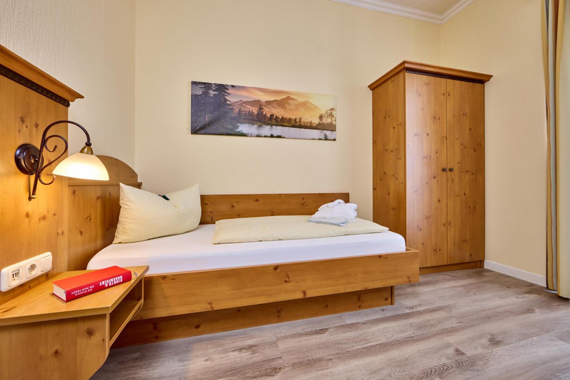 Hotel Vier Jahreszeiten Гармиш-Партенкирхен Экстерьер фото