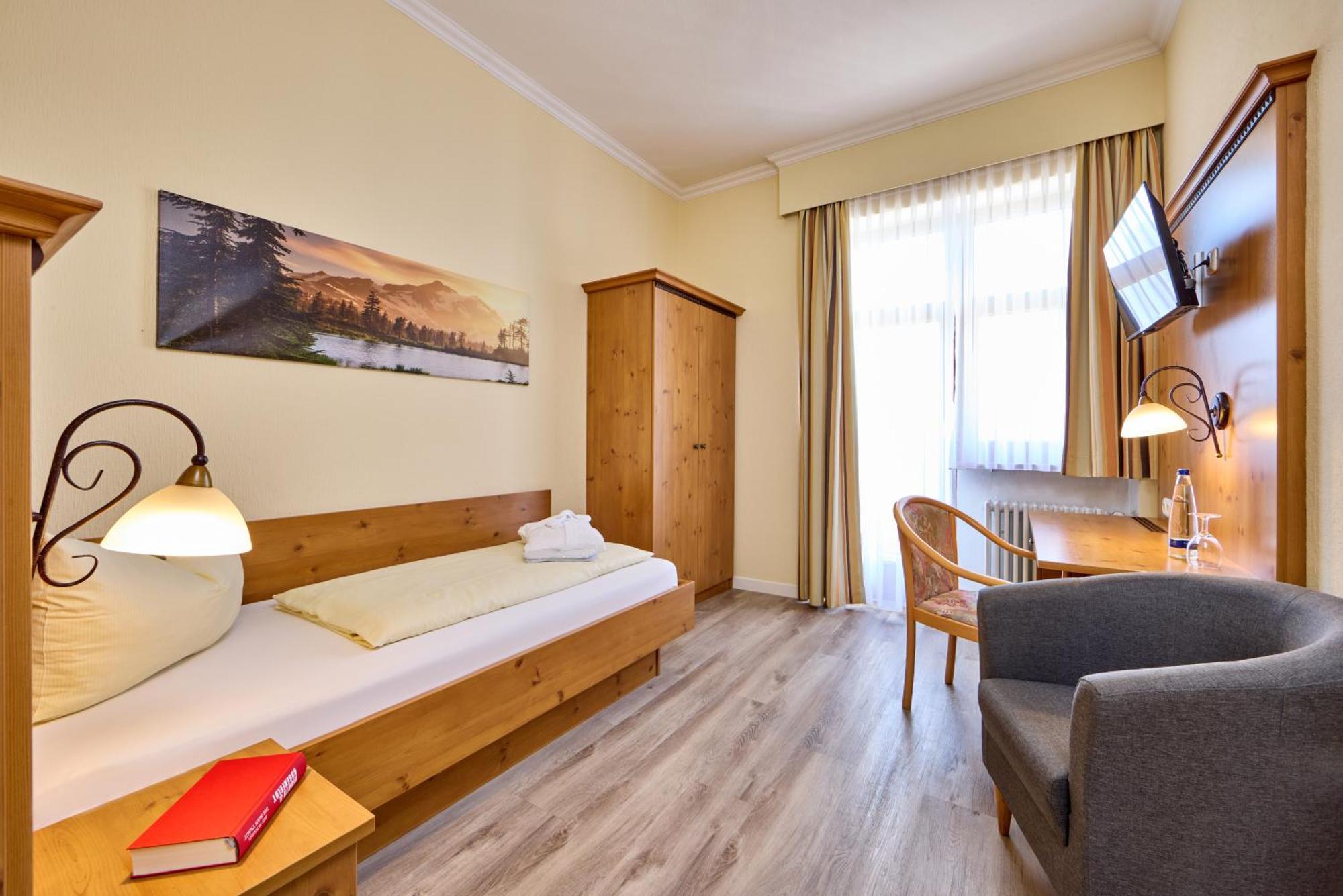 Hotel Vier Jahreszeiten Гармиш-Партенкирхен Экстерьер фото