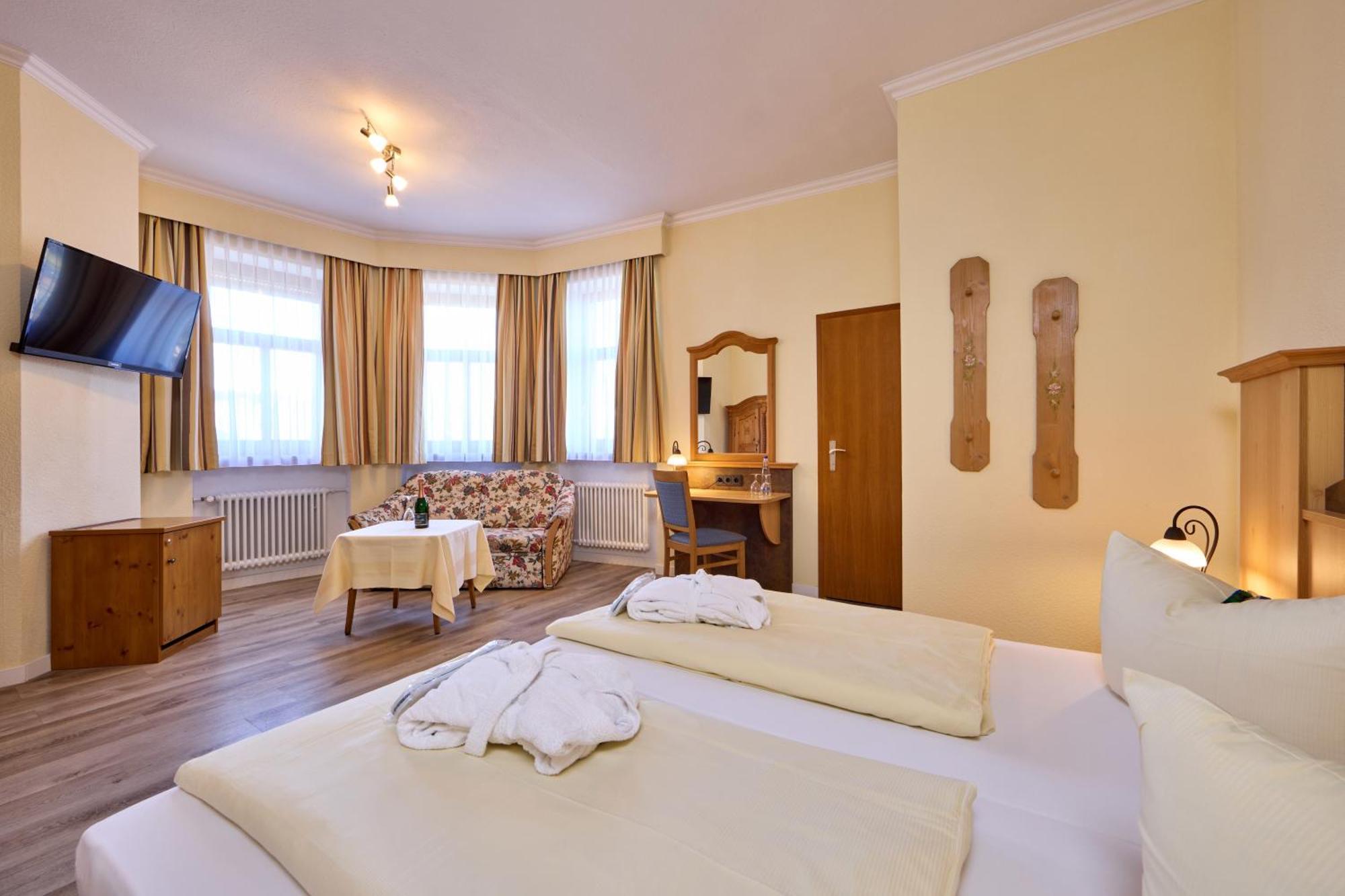 Hotel Vier Jahreszeiten Гармиш-Партенкирхен Экстерьер фото