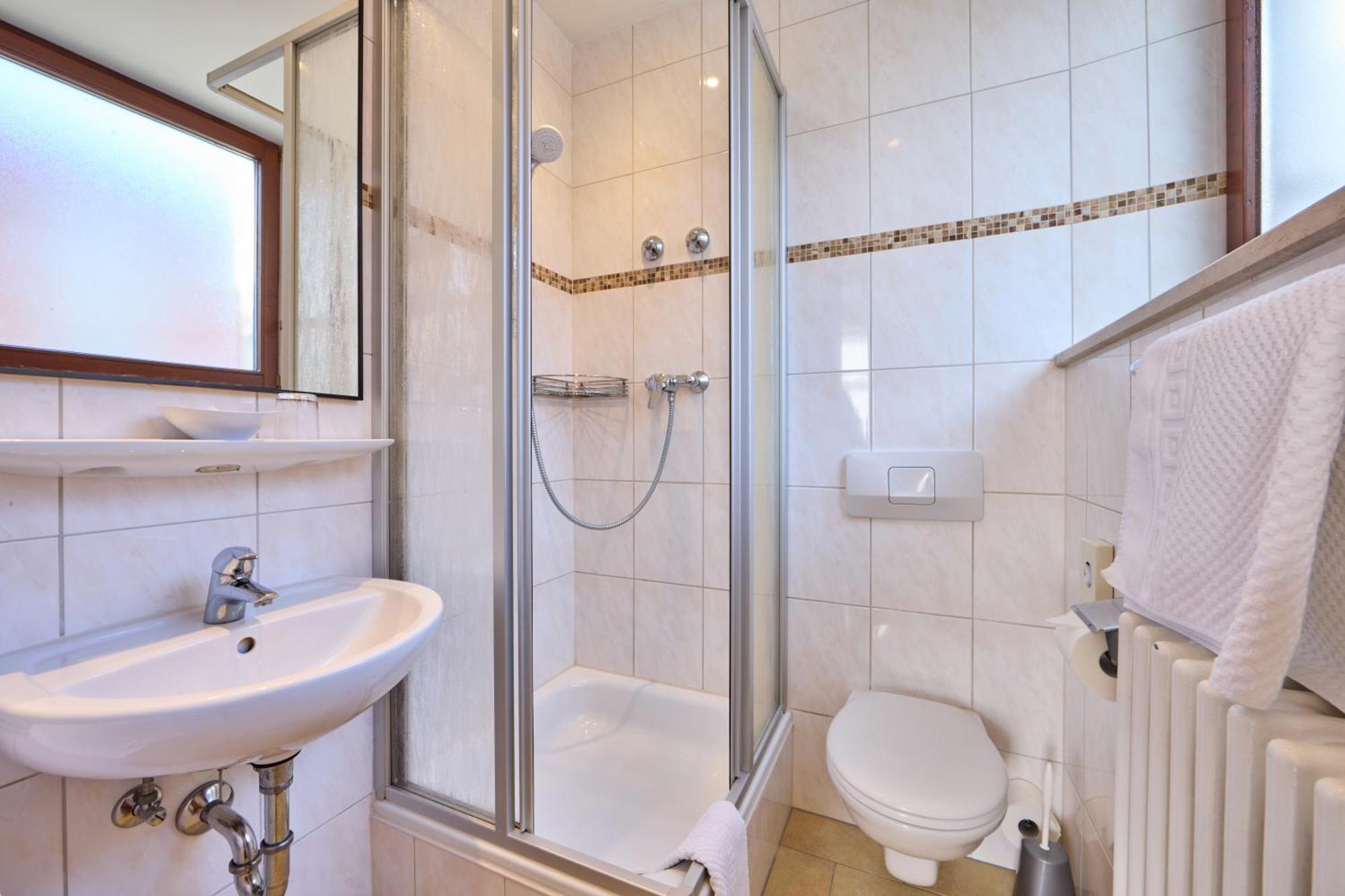 Hotel Vier Jahreszeiten Гармиш-Партенкирхен Экстерьер фото