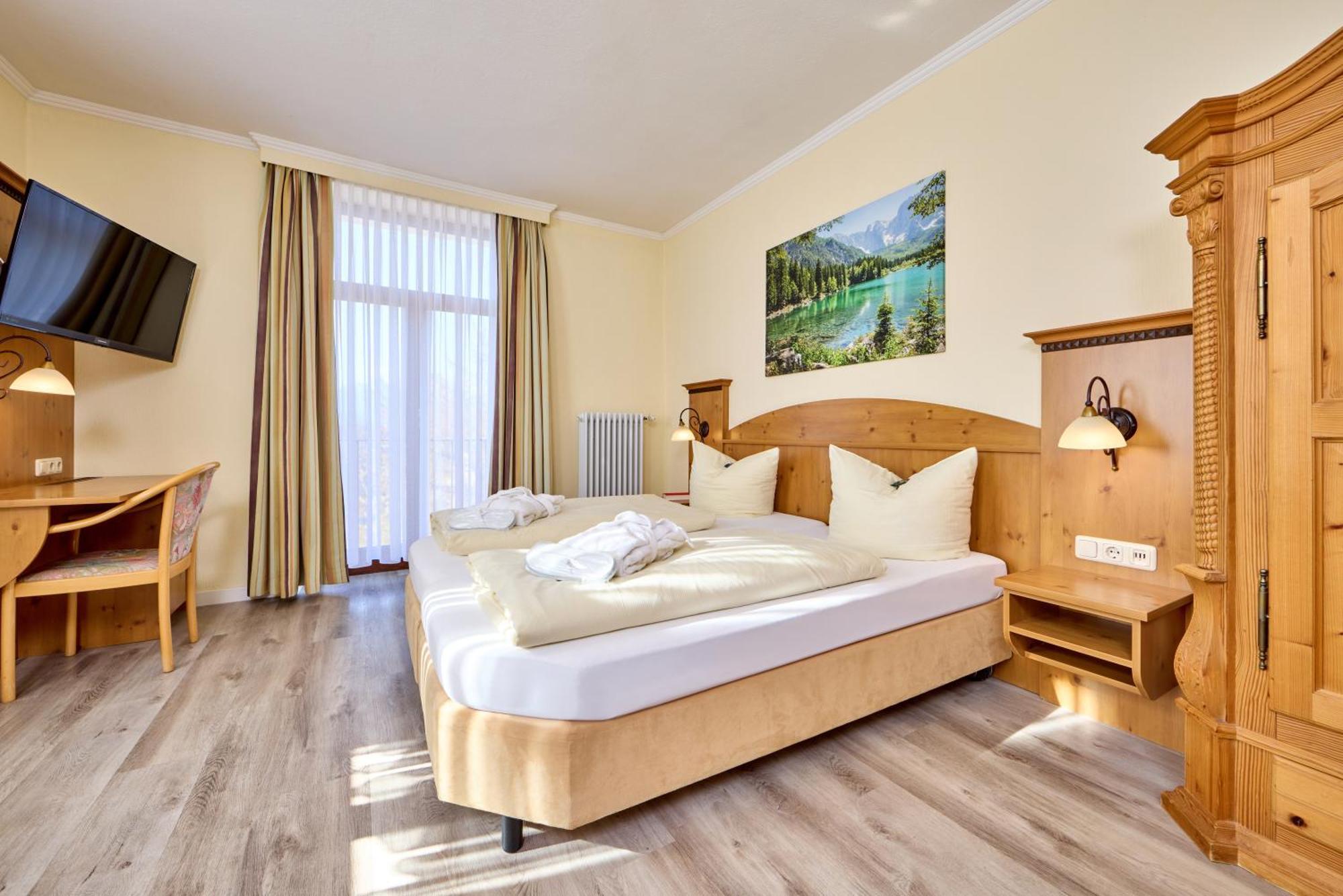Hotel Vier Jahreszeiten Гармиш-Партенкирхен Экстерьер фото